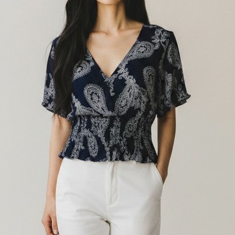 Paper Crane classic Navy Paisley flutter sleeves smocked crop top size Large